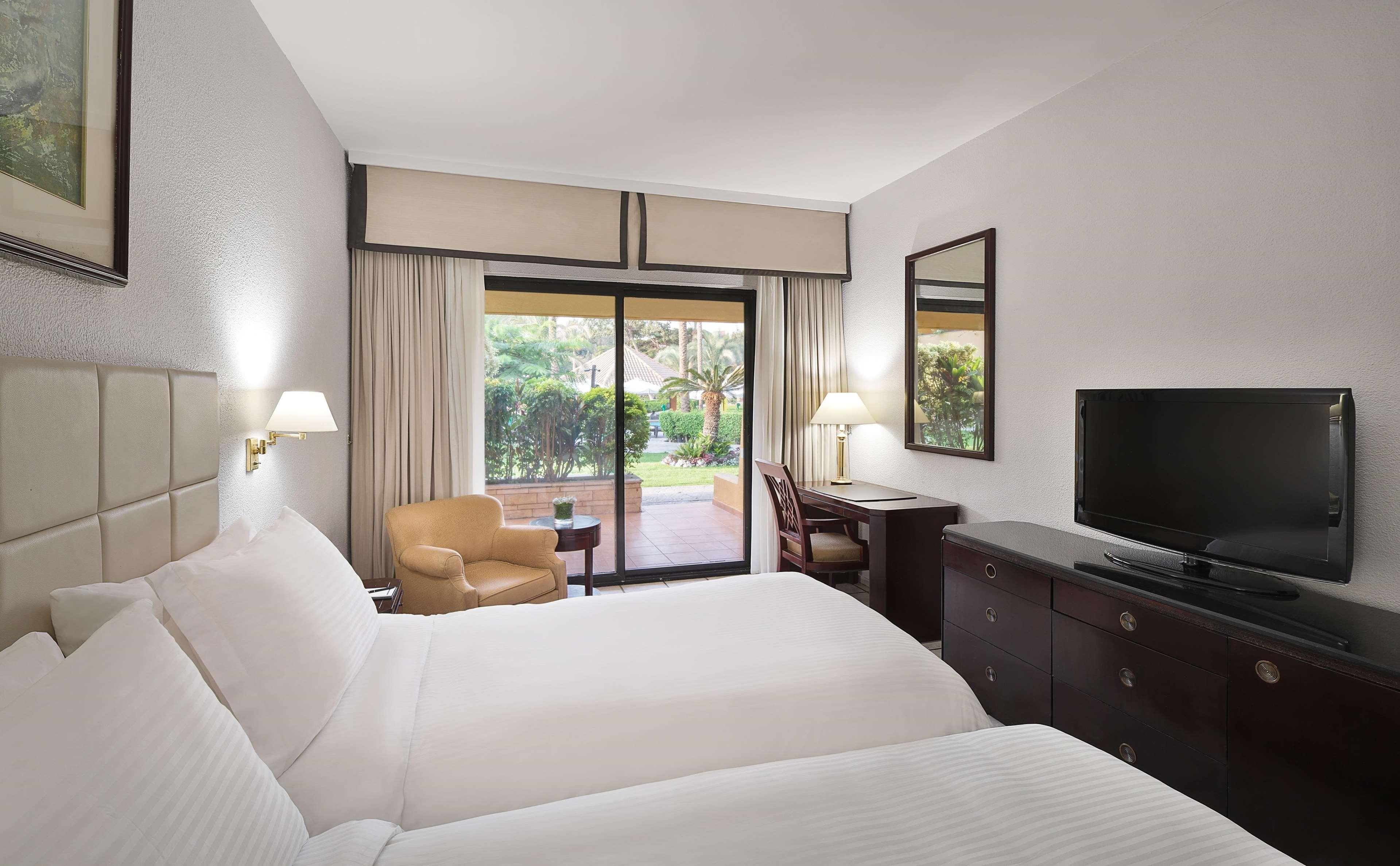 Hilton Cairo Heliopolis Hotel Exterior foto A room at the Hilton Garden Inn