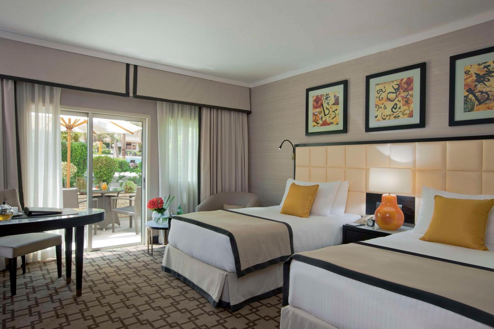 Hilton Cairo Heliopolis Hotel Exterior foto A guest room at the Four Seasons Hotel