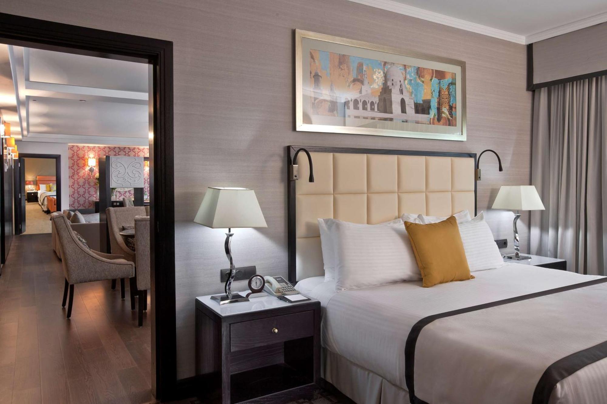 Hilton Cairo Heliopolis Hotel Exterior foto Suite