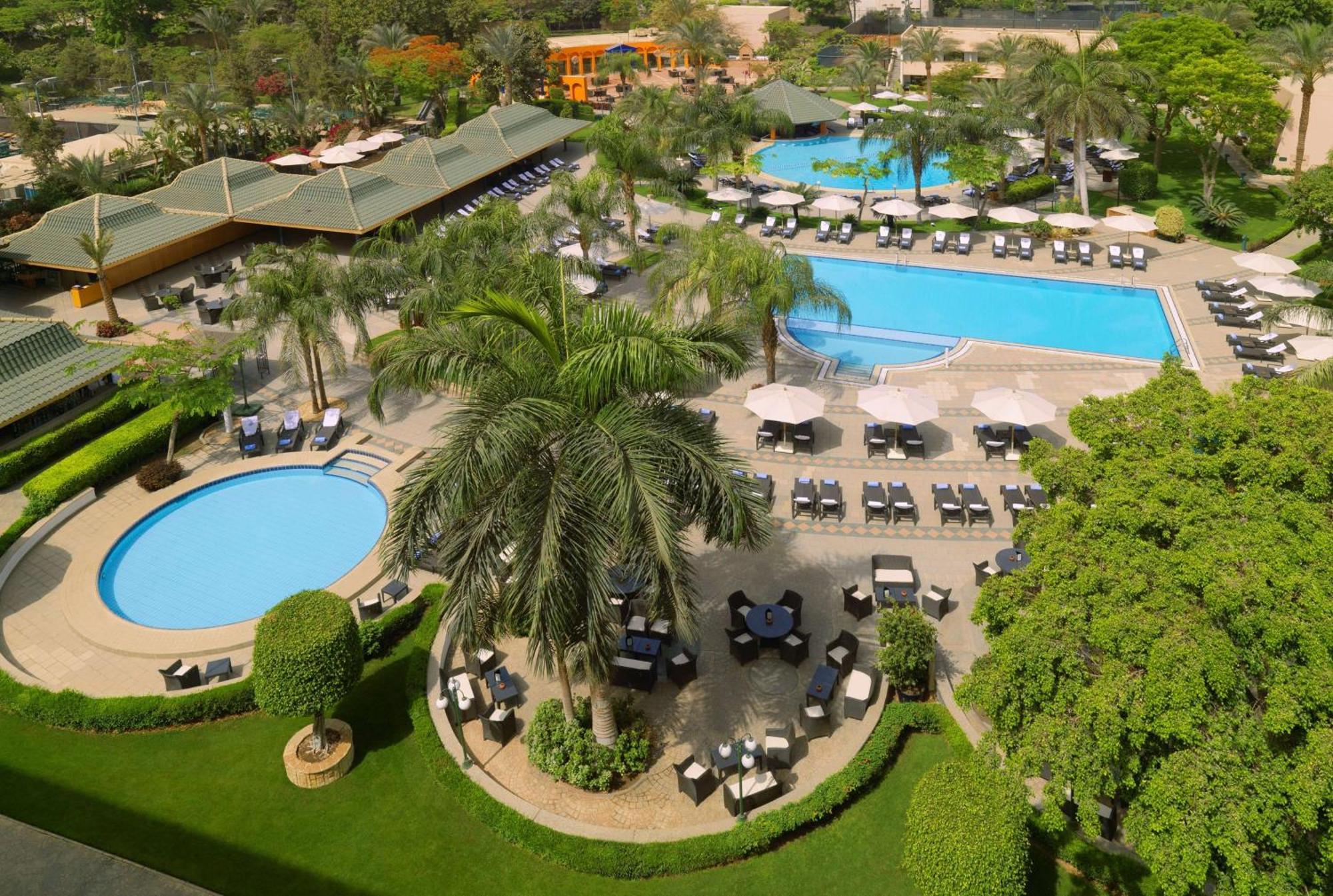 Hilton Cairo Heliopolis Hotel Exterior foto The pool at the Serena Hotel