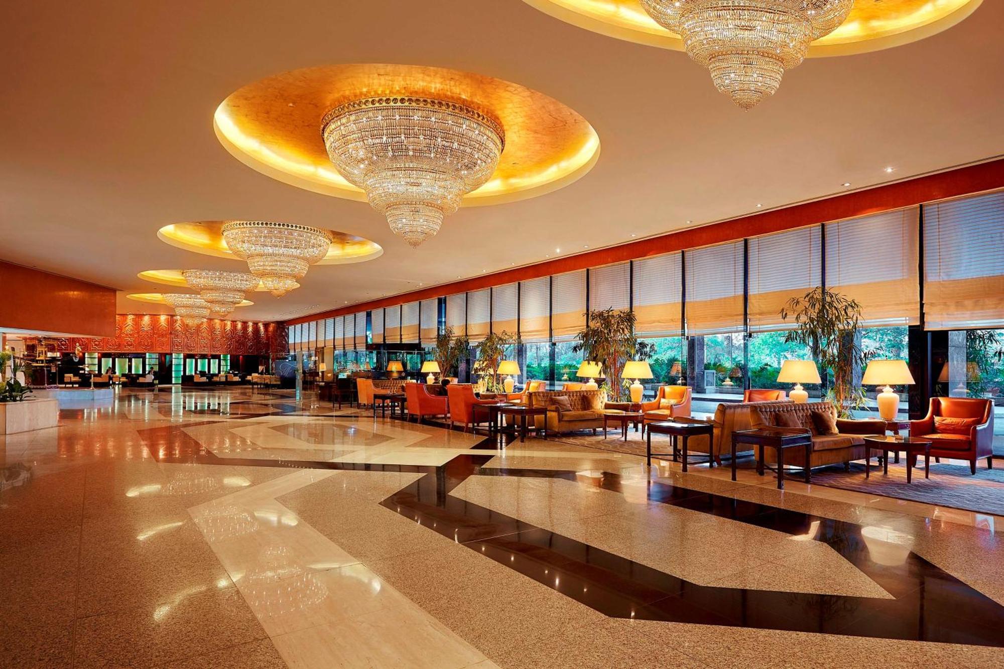 Hilton Cairo Heliopolis Hotel Exterior foto The lobby of the hotel