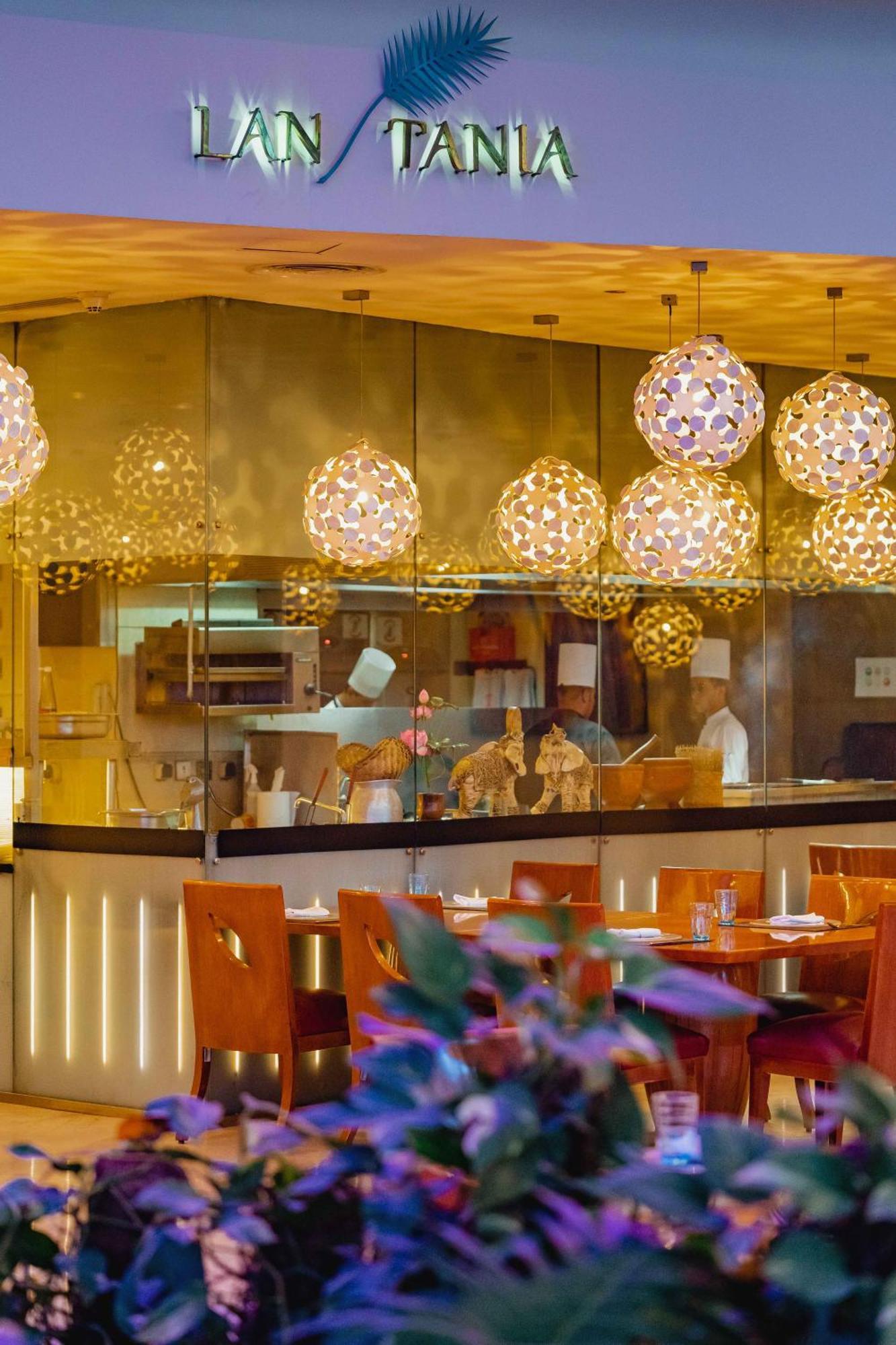 Hilton Cairo Heliopolis Hotel Exterior foto The kitchen at the restaurant