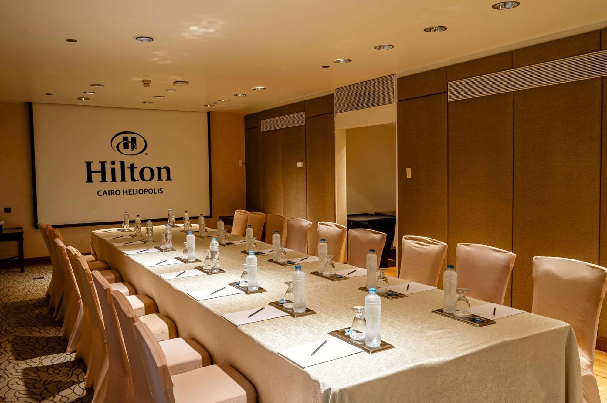 Hilton Cairo Heliopolis Hotel Exterior foto A boardroom at Hilton Cairo